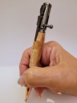 stylo forme de fusil placage noir et cuivre culasse pour sortie mine parker g3