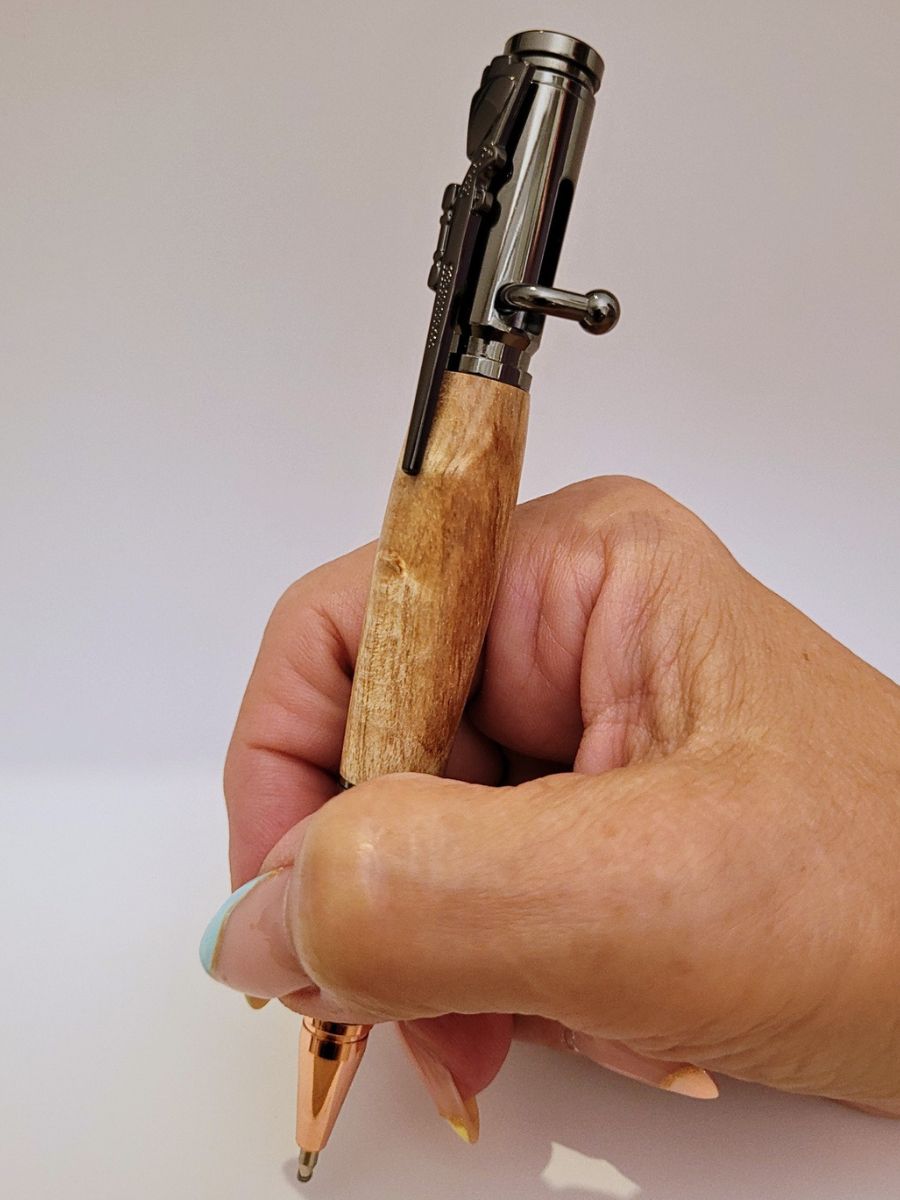 stylo forme de fusil placage noir et cuivre culasse pour sortie mine parker g3