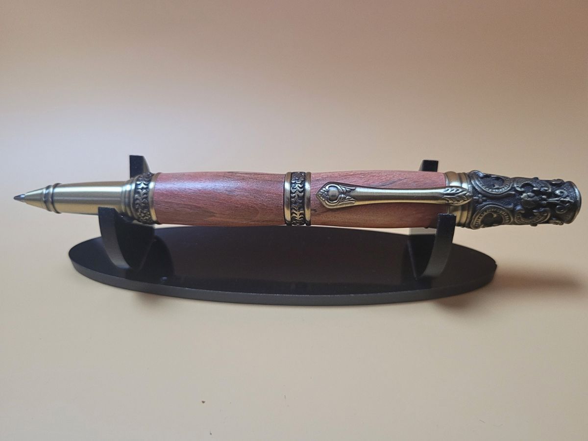 stylo victorien en laiton et hêtre rouge artisanal