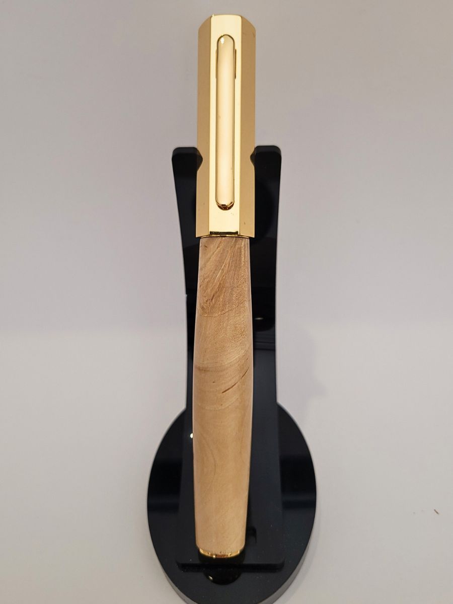 plume iridium ce stylo a capuchon hexagonal en placage or en buis
