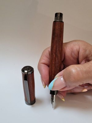 Stylo plume noir en padouk pointe iridium