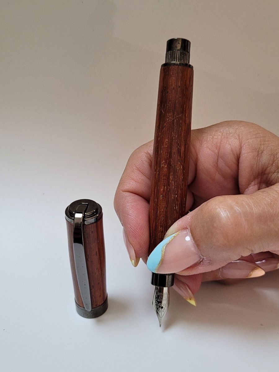 Stylo plume noir en padouk pointe iridium