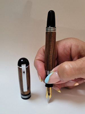 stylo plume palissandre chromé et noir plume iridium capuchon a vis