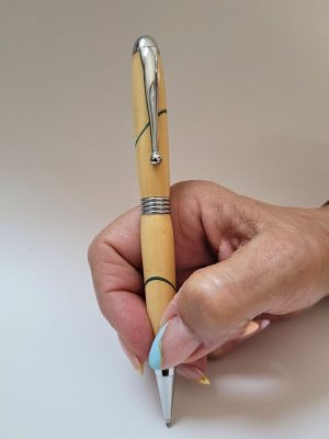 stylo bille classique chromé en bois de charme avec liseré vert