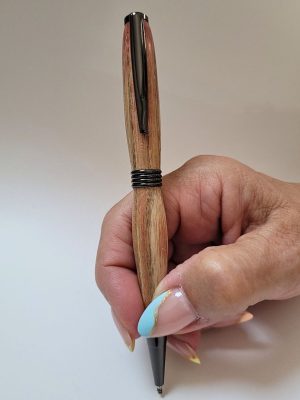 stylo bille classique en frêne teinté rouge et placage noir