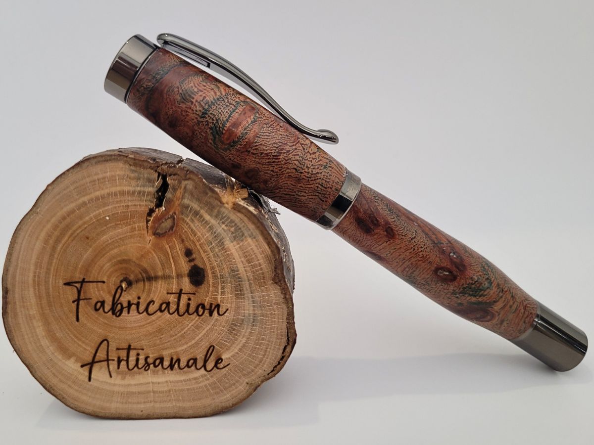 bois d'amourette pour un stylo plume noir avec pointe en iridium