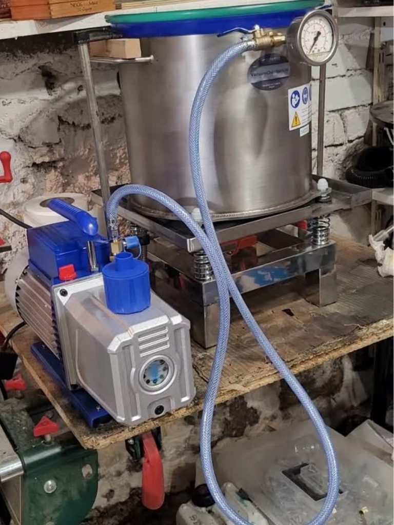 appareil de mise sous vide pour stabilisation de bois avec une pompe à vide et une cuve inox