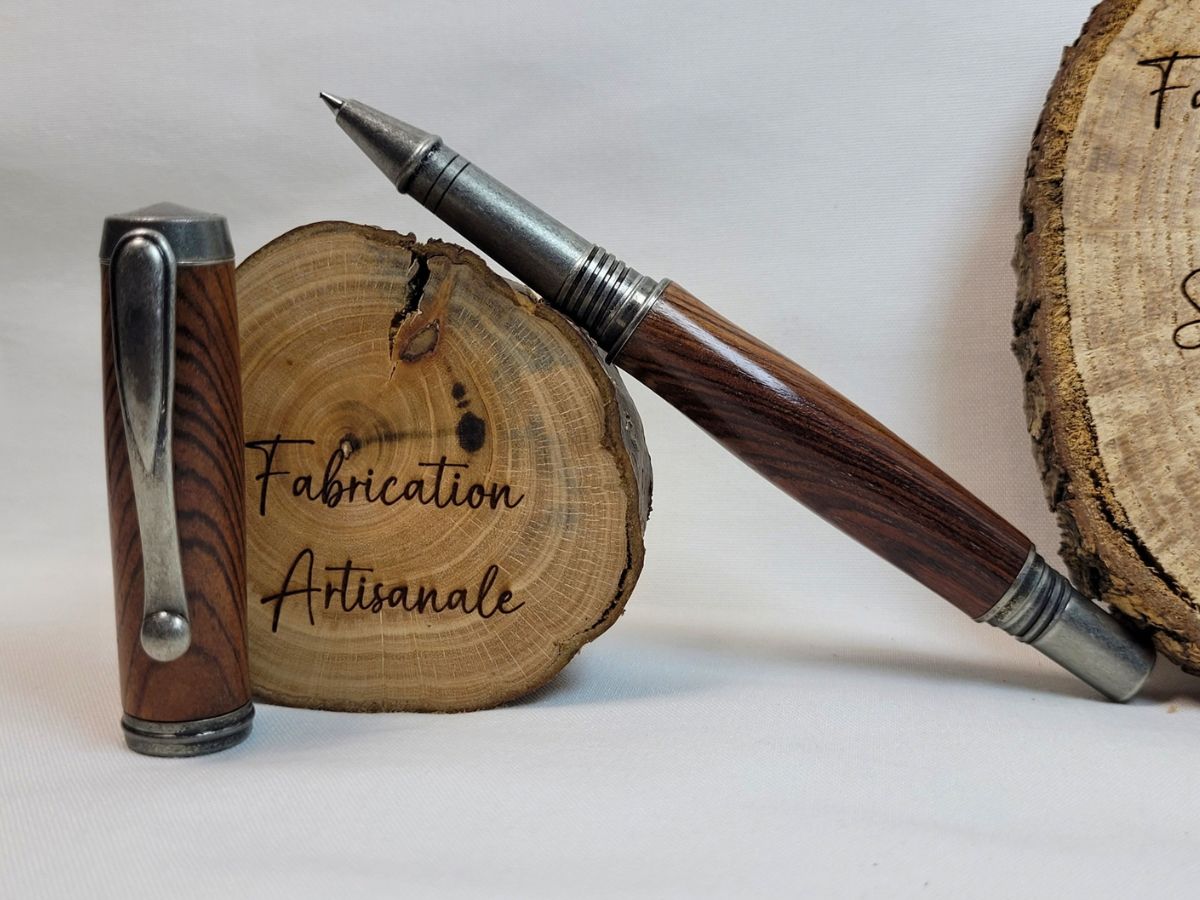 Roller artisanal en cocobolo et étain haut de gamme avec capuchon et pointe roller céramique