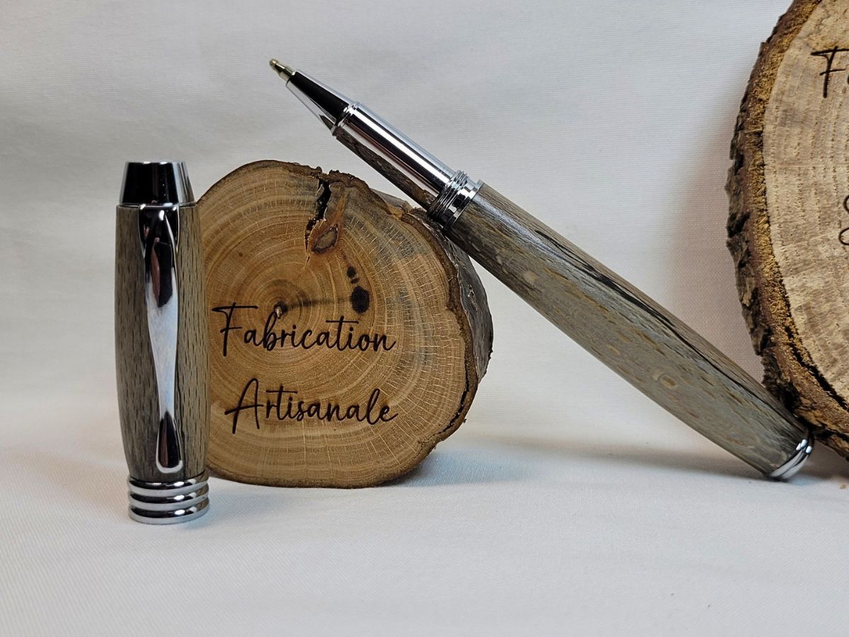 Roller artisanal en hêtre échauffé stabilisé ouvert avec finition chromée brillante et capuchon assorti