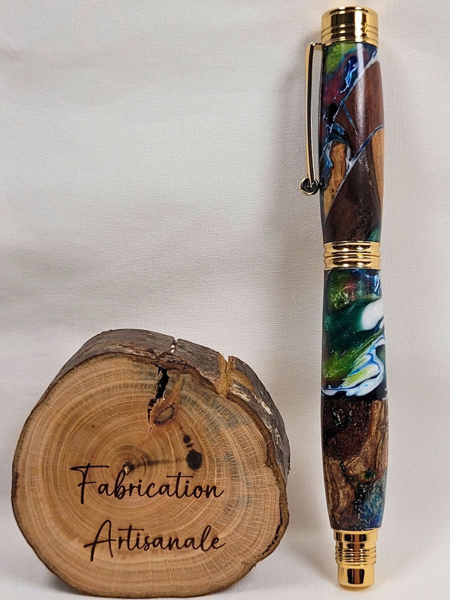 Stylo roller artisanal bois et résine époxy bleu blanc avec placage doré fabrication française